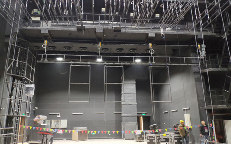 1638944415671000.jpg 側(cè)光燈吊架.jpg